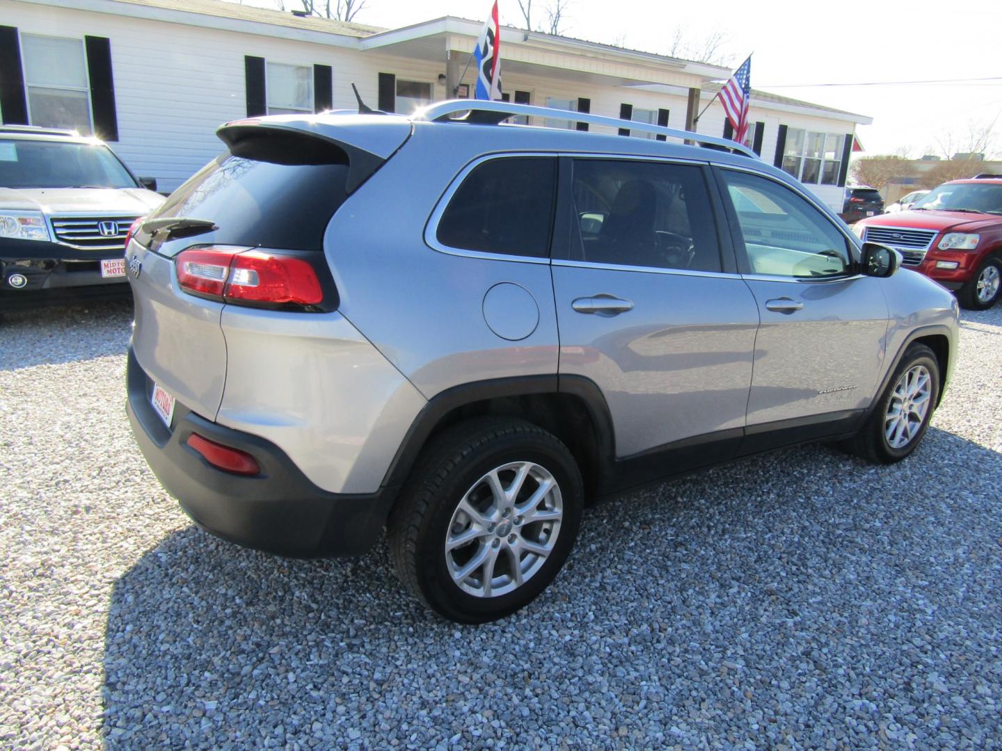 2014 Gray /Gray Jeep Cherokee Latitude FWD (1C4PJLCB2EW) with an 2.4L L4 DOHC 16V engine, Automatic transmission, located at 15016 S Hwy 231, Midland City, AL, 36350, (334) 983-3001, 31.306210, -85.495277 - Photo#7